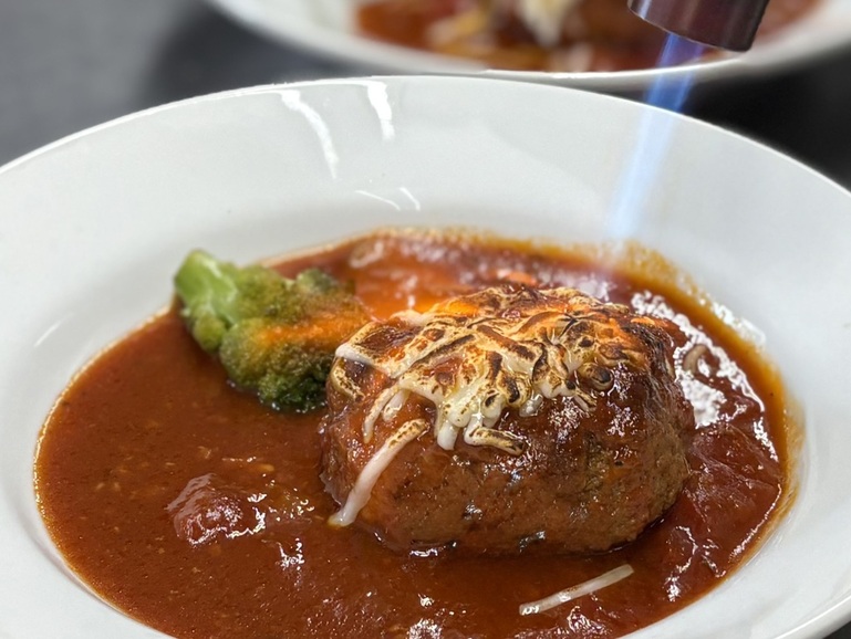 すずかけさんの この一枚「神学校食堂メニュー(煮込みハンバーグ)」