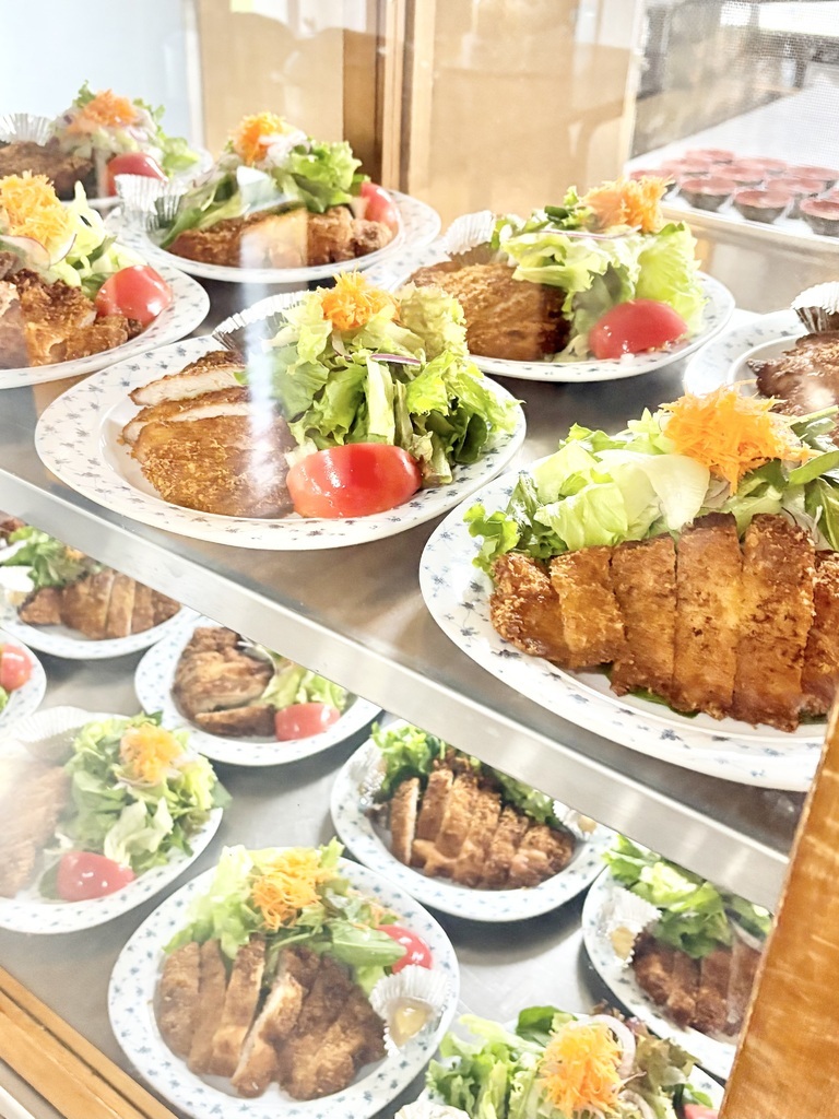 すずかけさんの この一枚「神学校食堂メニュー(とんかつ)」