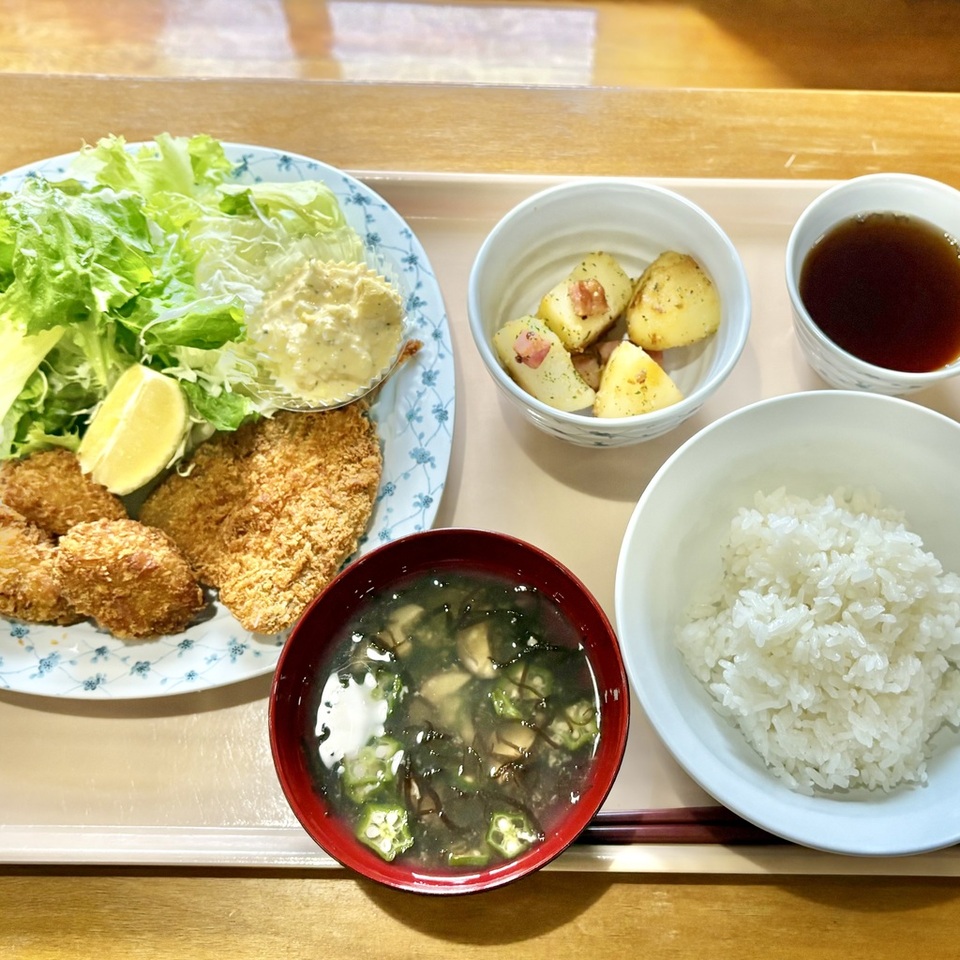 すずかけさんの この一枚「神学校食堂メニュー☺︎」