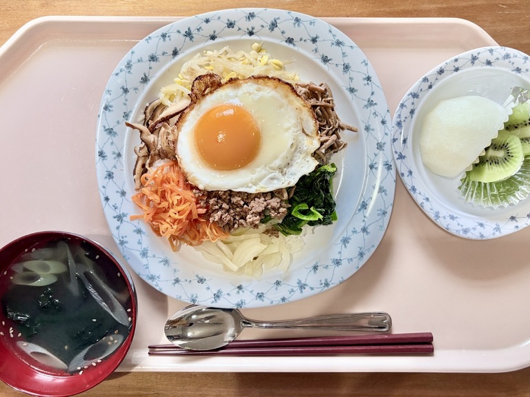 すずかけさんの この一枚「神学校食堂メニュー☺︎」